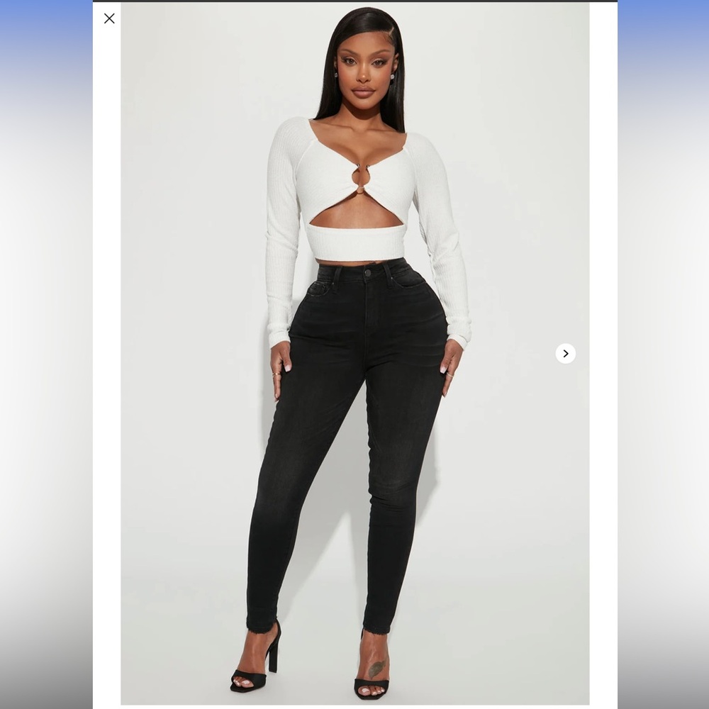 FASHION NOVA DELUXE SKINNY JEAN 🎱